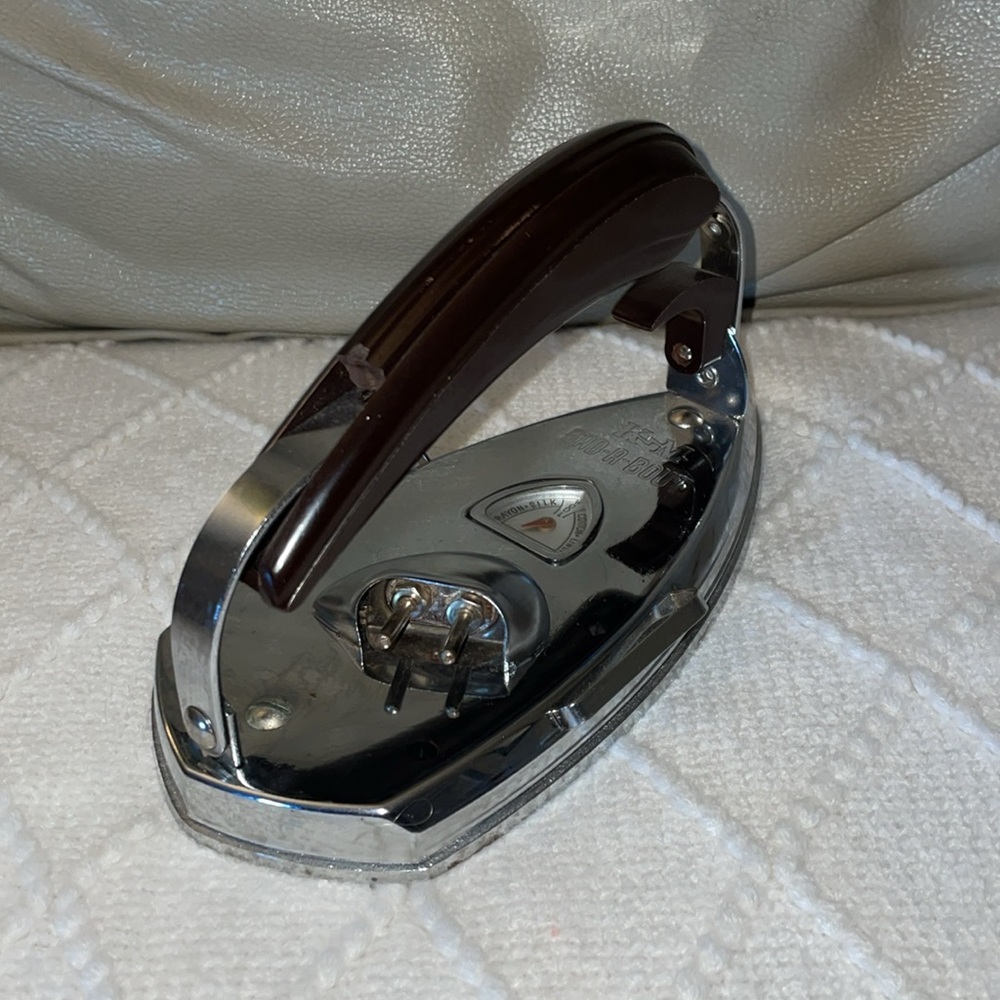 Vintage Knapp-Monarch “Gad-A-Bout” Travel Iron. - Picture 8 of 15